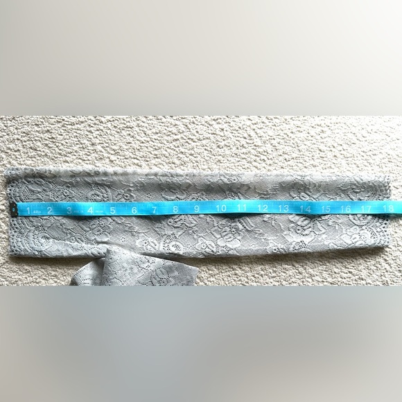 Light Gray Elastic Lace Elbow Gloves Fingerless NEW - Picture 2 of 4